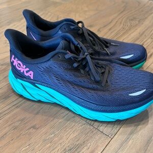 Hoka Clifton 9 tennis shoe